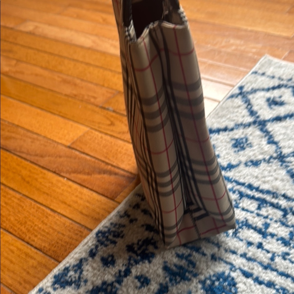 Burberry - Picture 13 of 14